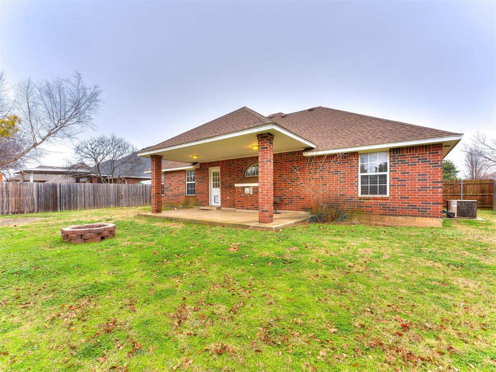 635 W Geronimo Way
