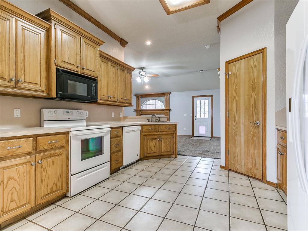 635 W Geronimo Way