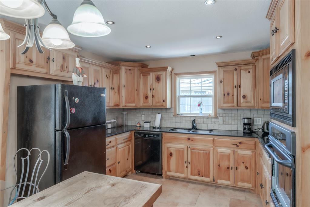 2920 Huntleigh Drive