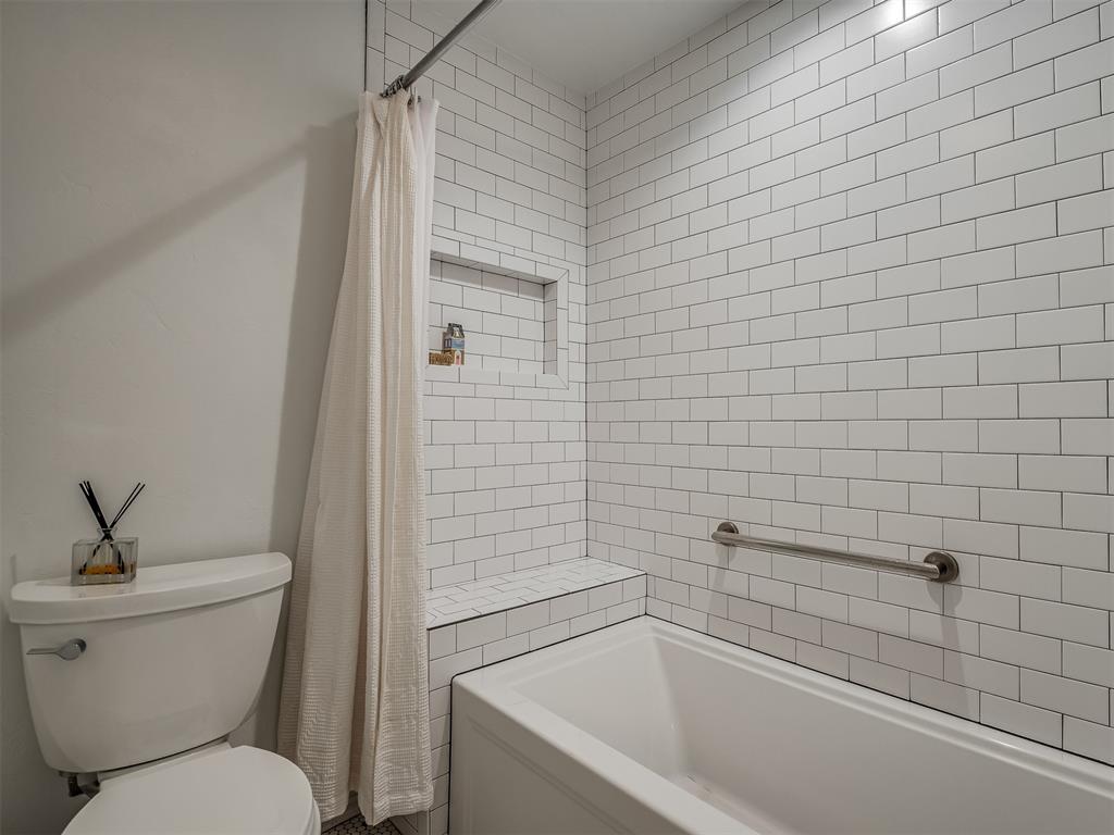 6325 N Villa Avenue Unit: 122
