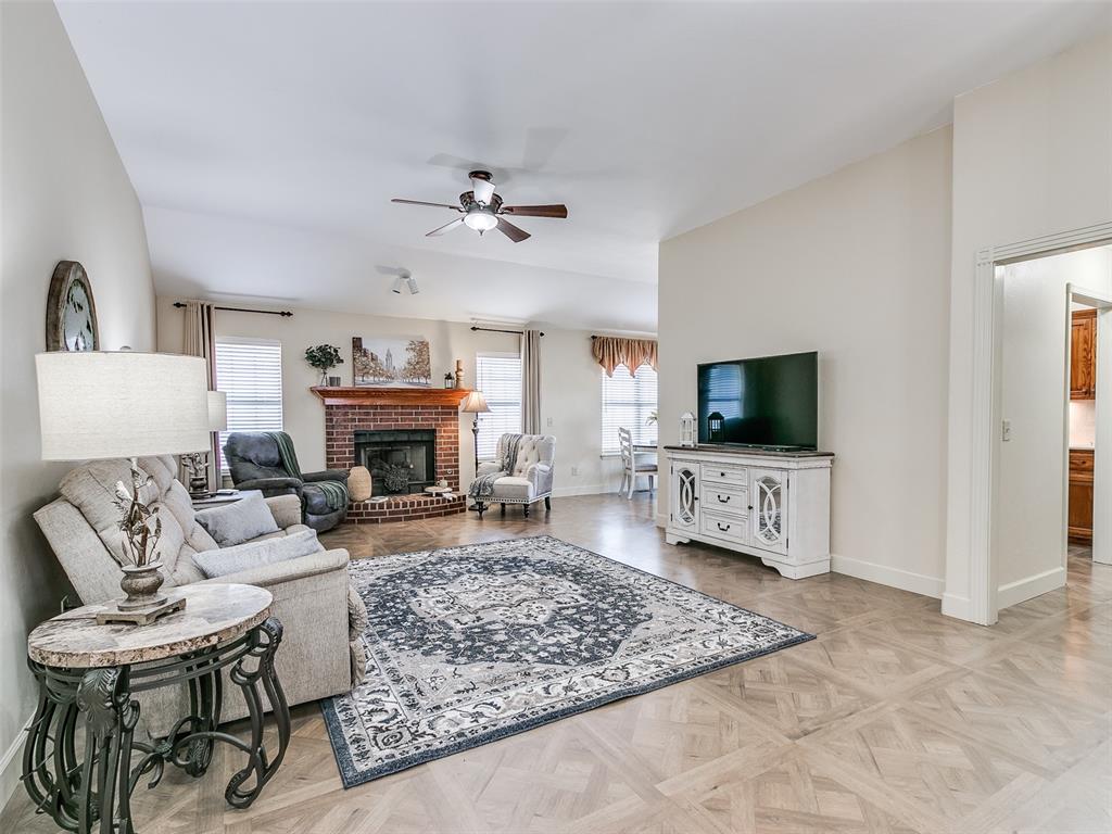 215 NW Candice Drive