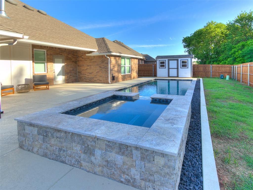 2408 Creek Side Circle