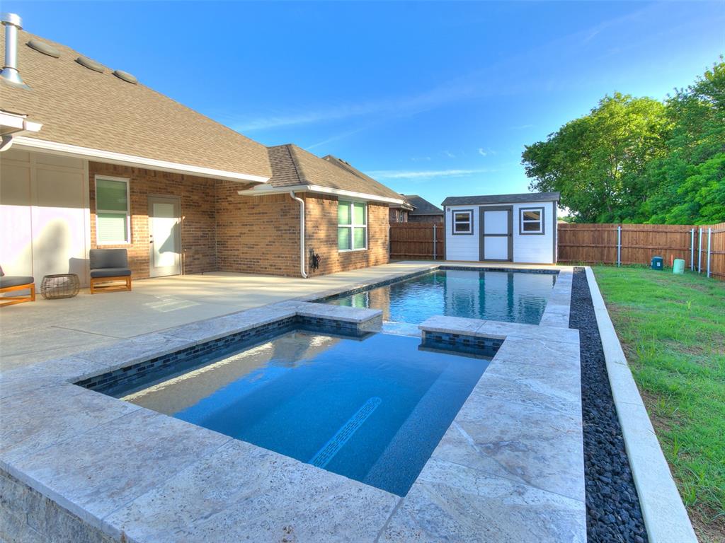 2408 Creek Side Circle