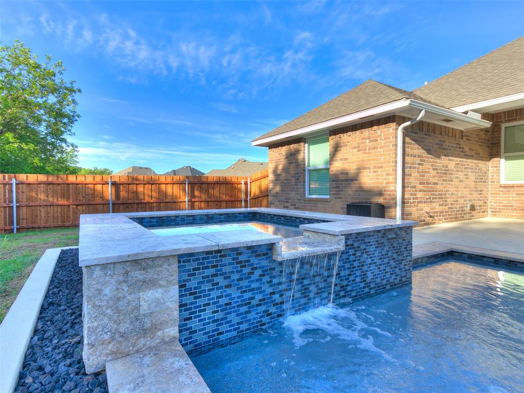 2408 Creek Side Circle