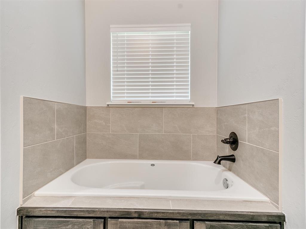 2408 Creek Side Circle