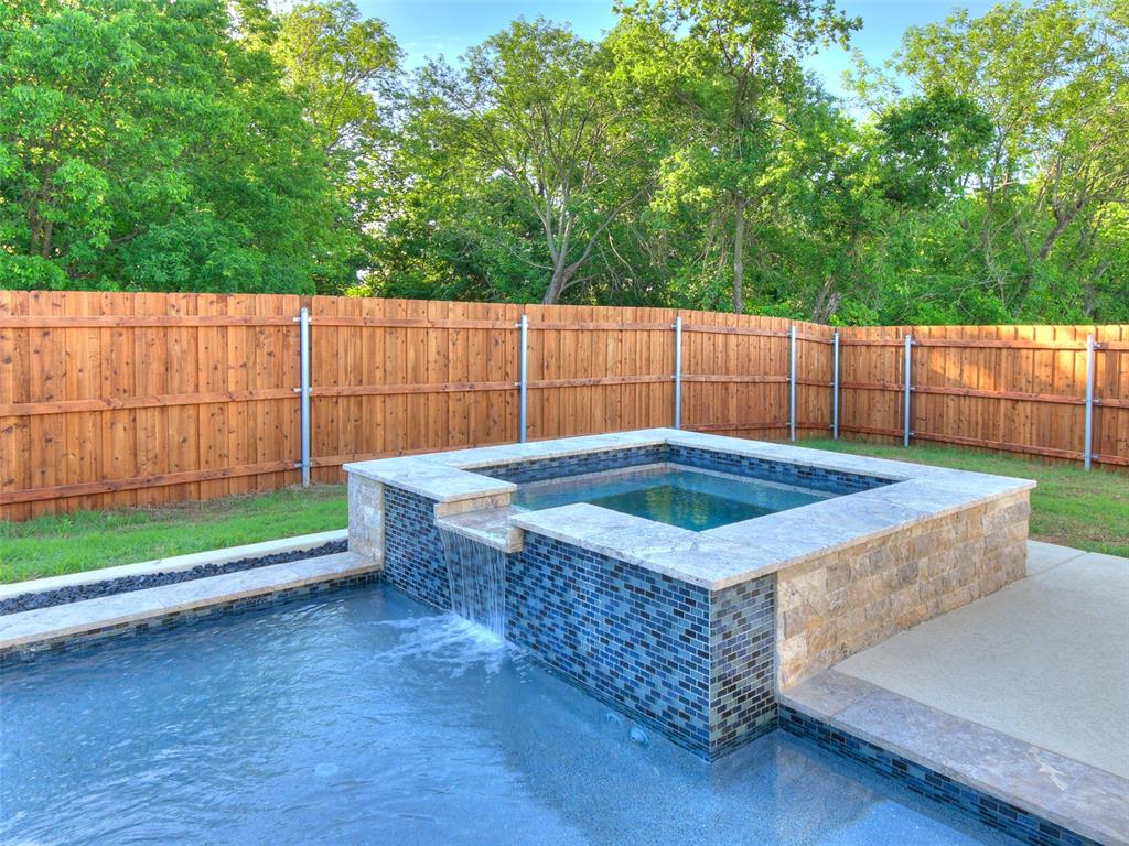 2408 Creek Side Circle