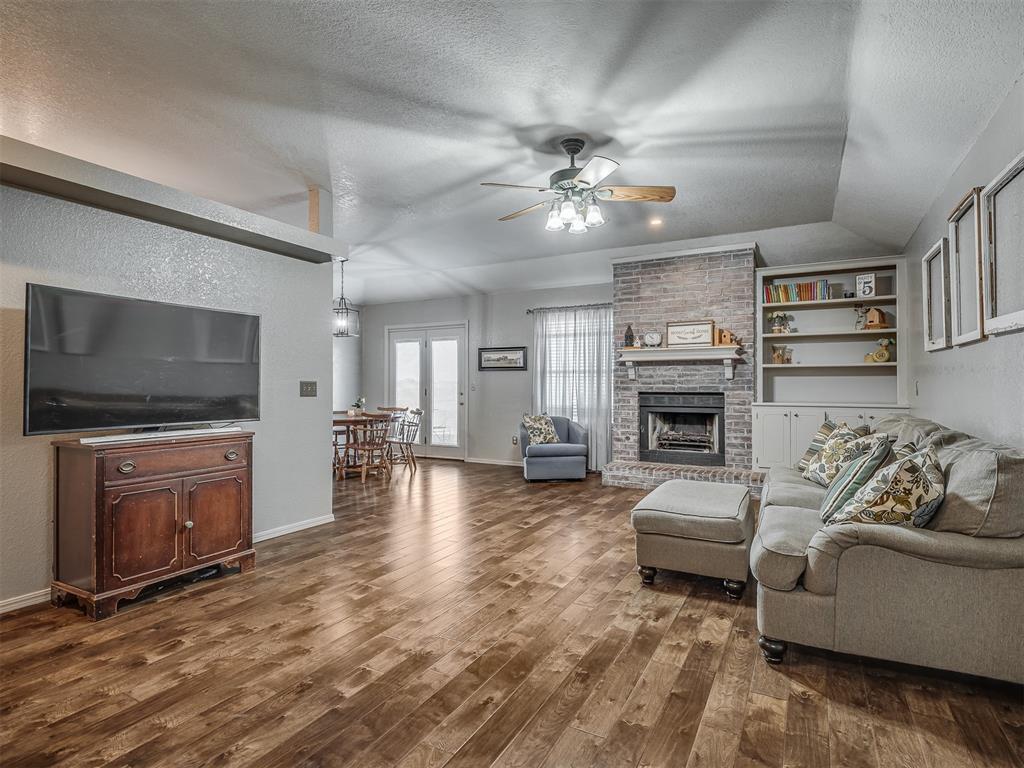 2009 NE Van Buren Avenue