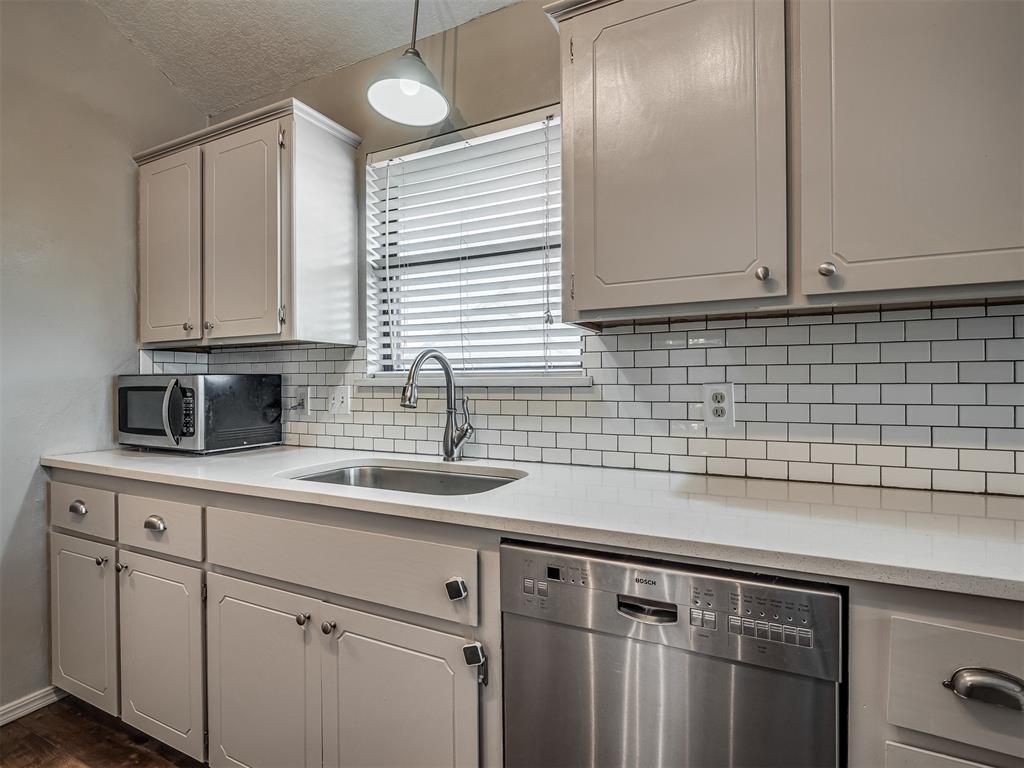 2009 NE Van Buren Avenue