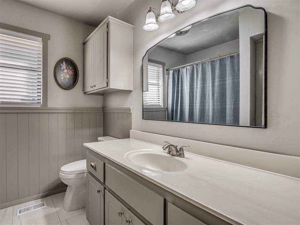 2009 NE Van Buren Avenue