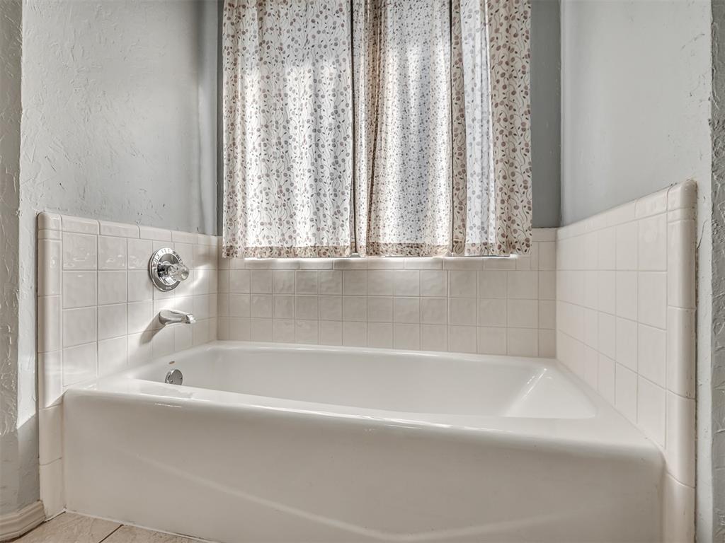 2009 NE Van Buren Avenue