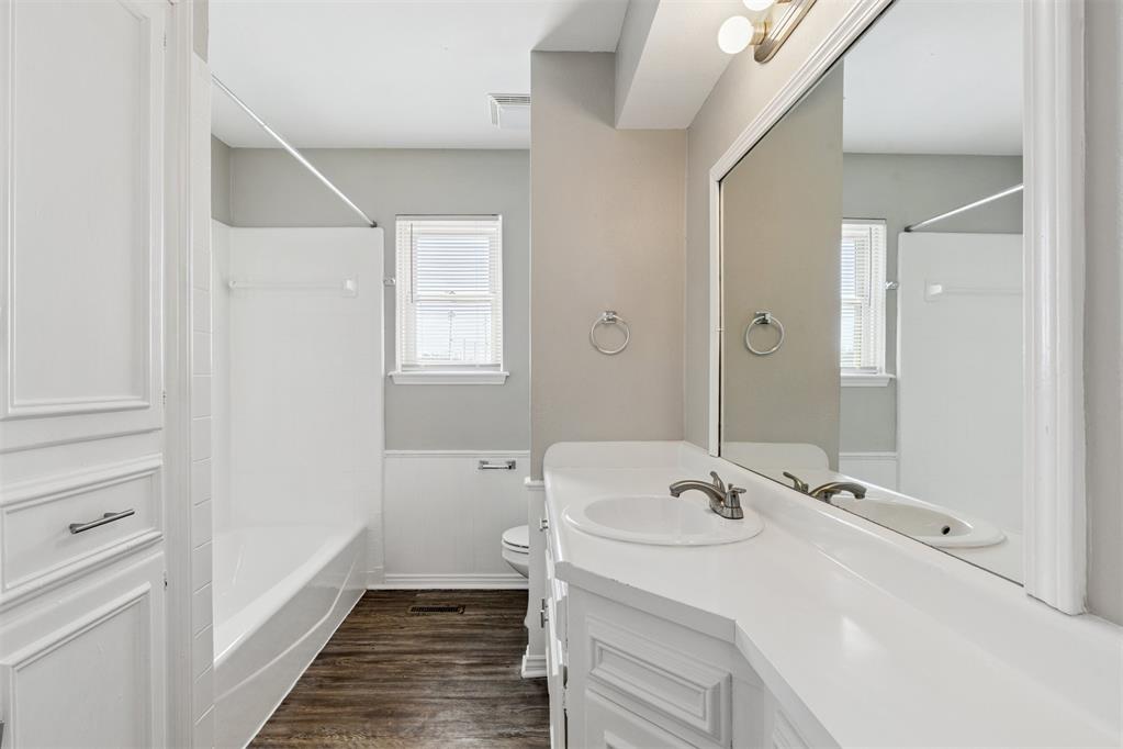 9400 Lakeshore Drive