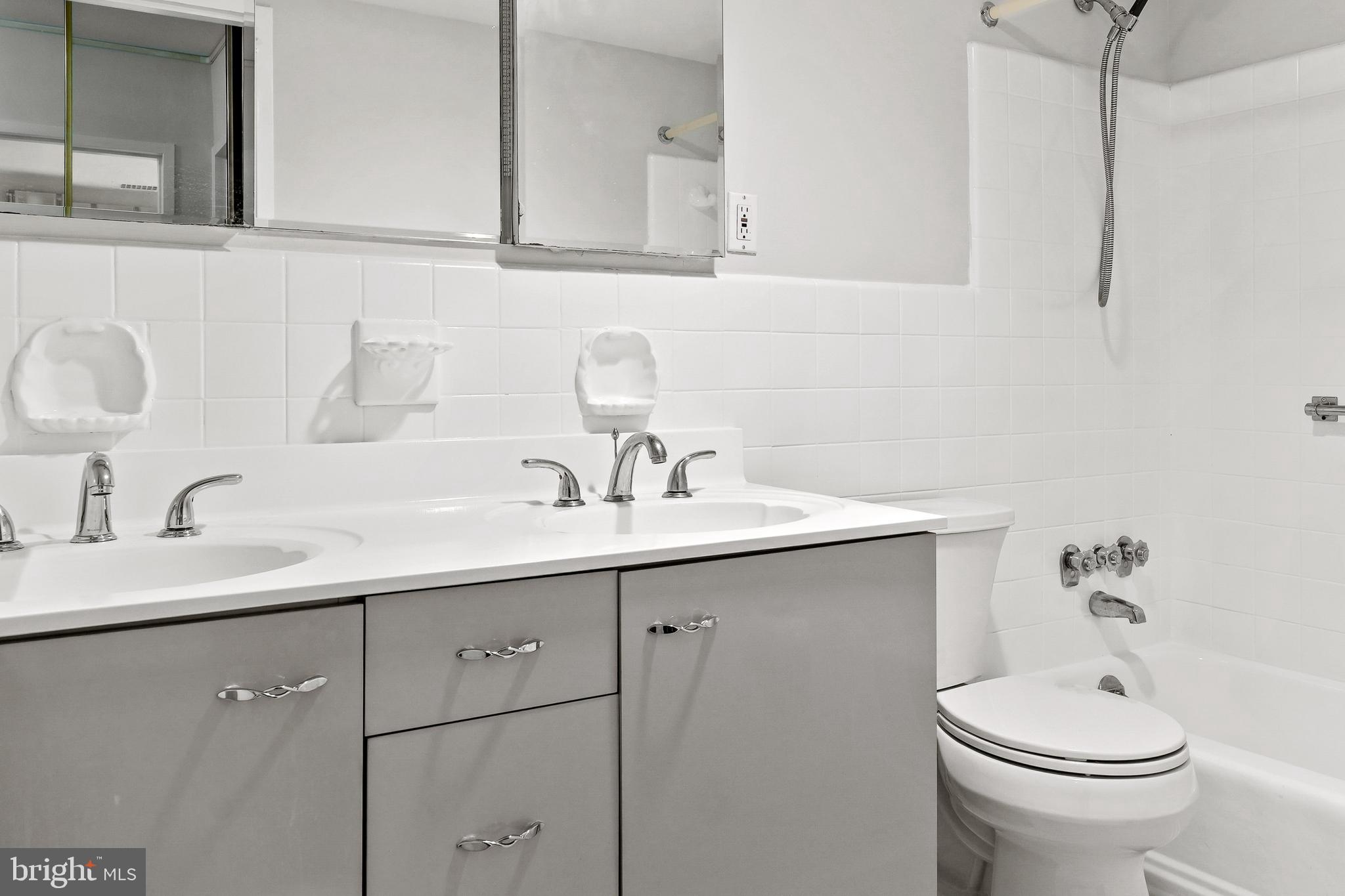 4201 Cathedral AVENUE NW Unit: 1222E