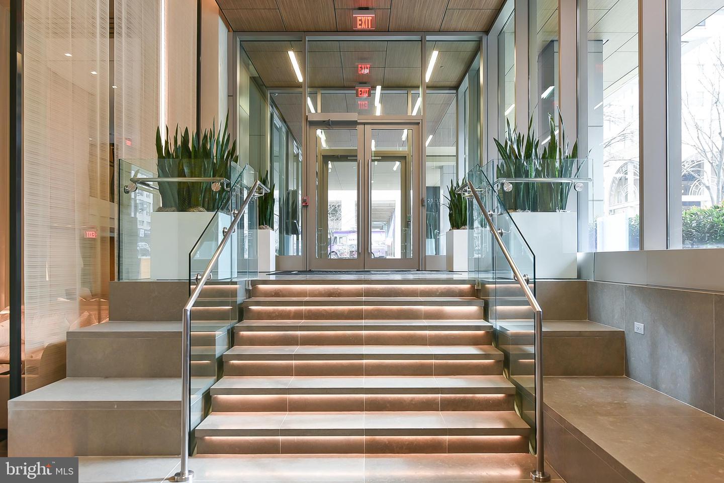 2501 M St NW #209