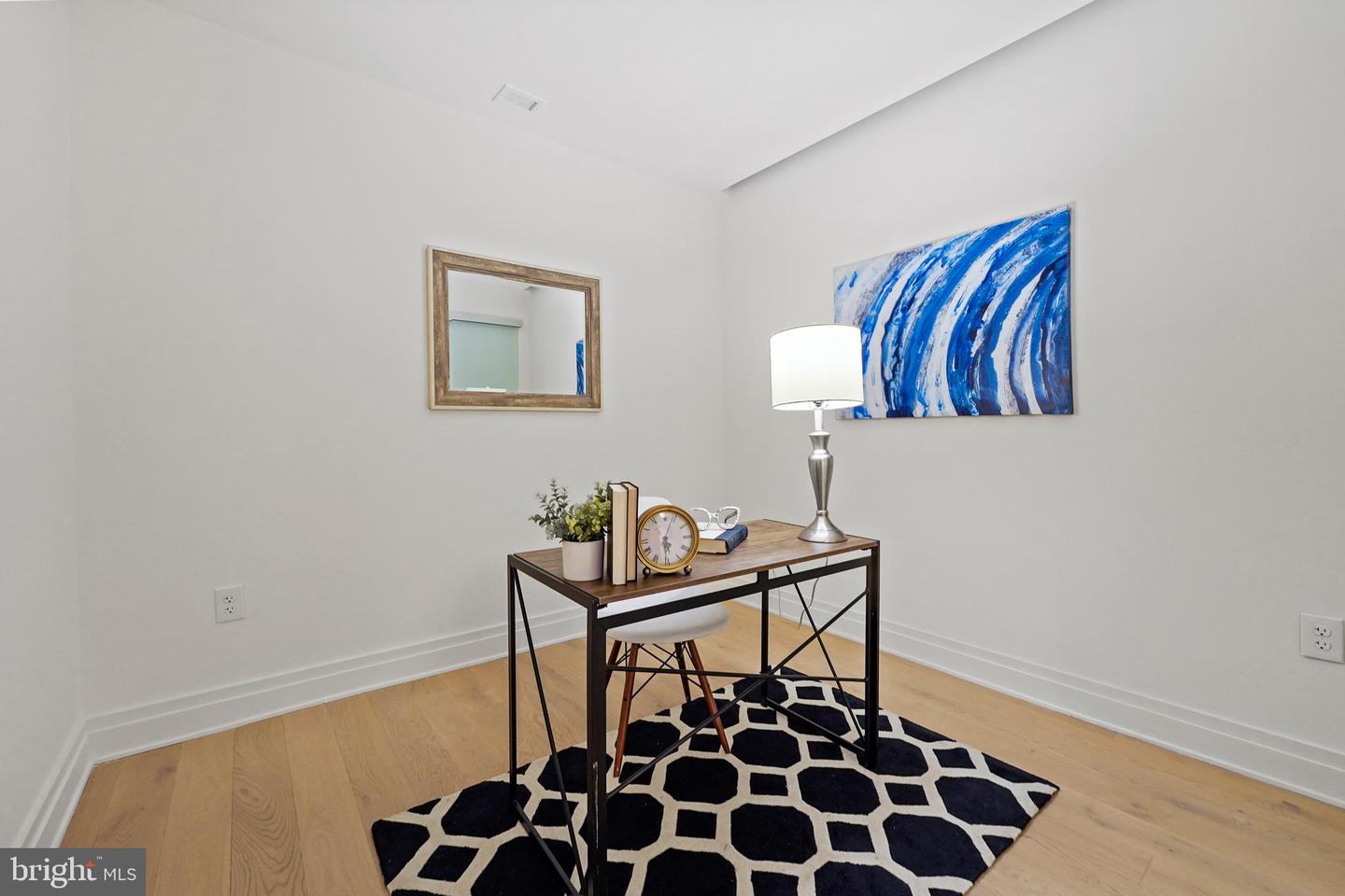 2501 M St NW #209