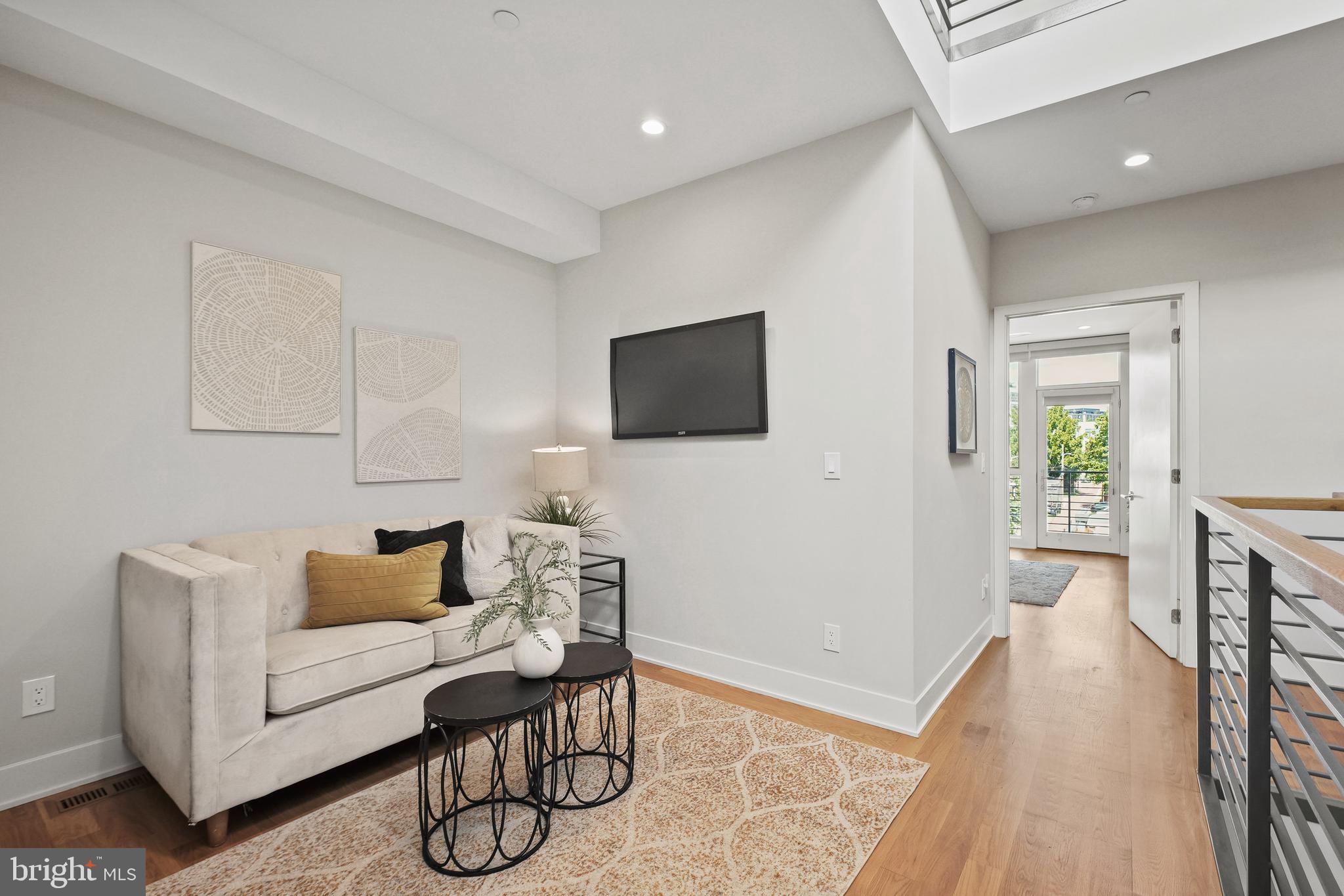 512 L St NE #512b