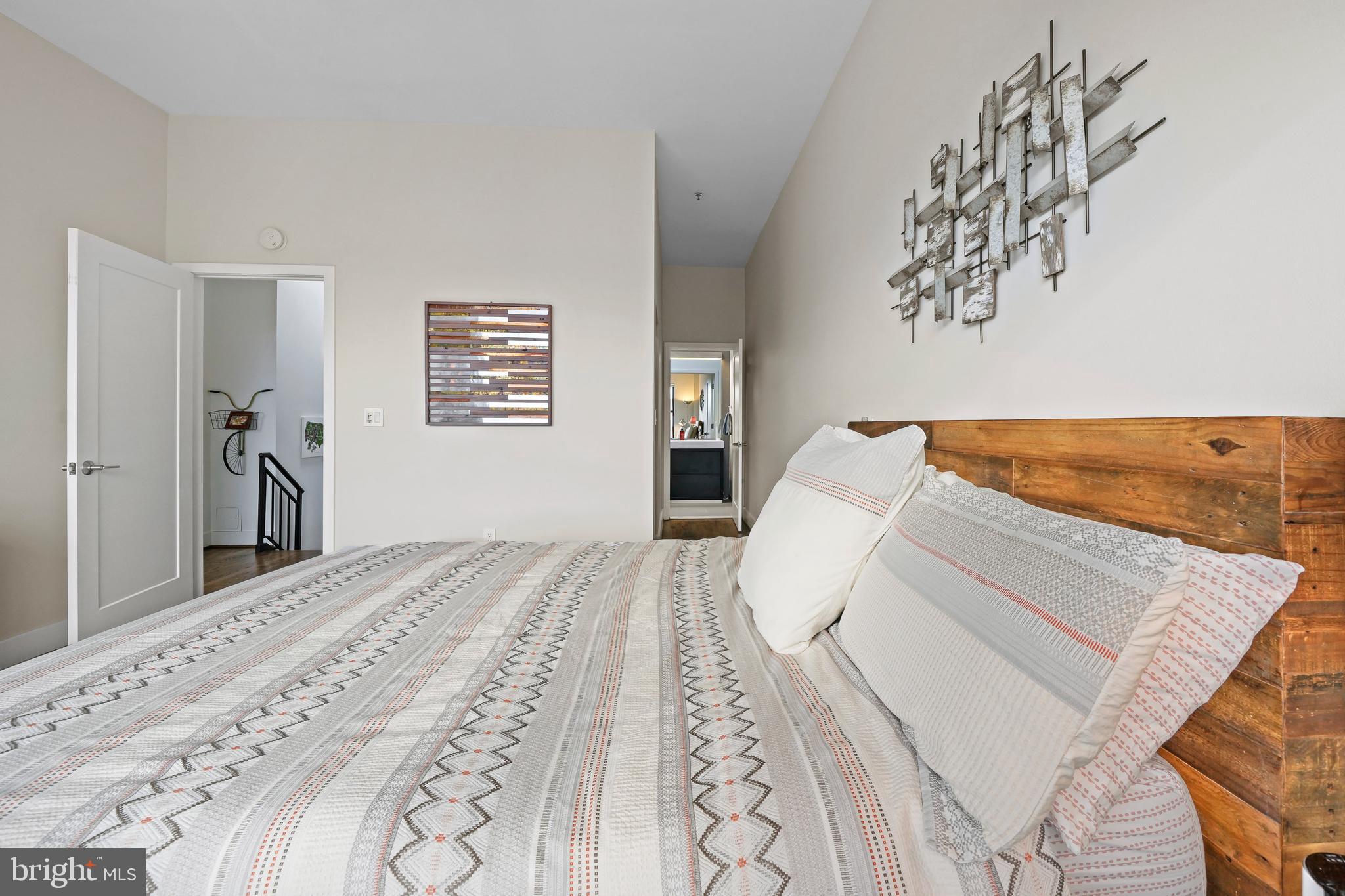 1111 W ST NW #10