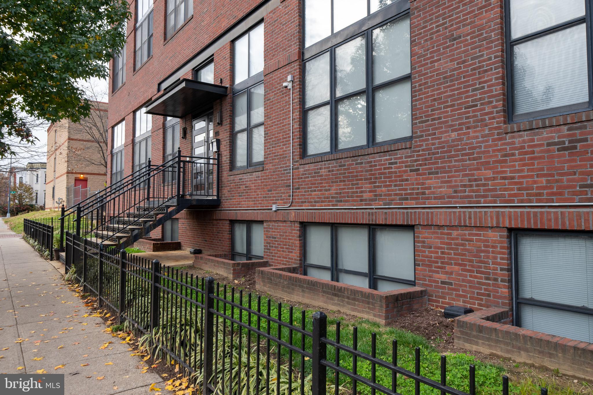 1111 W ST NW #10