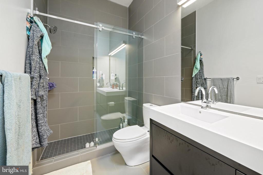 1111 W ST NW #10