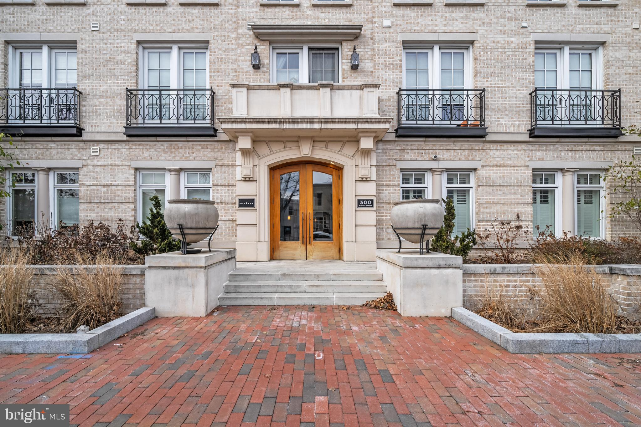 300 8th St NE #307