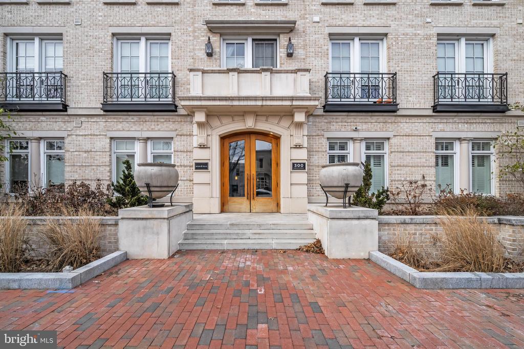 300 8th St NE #307