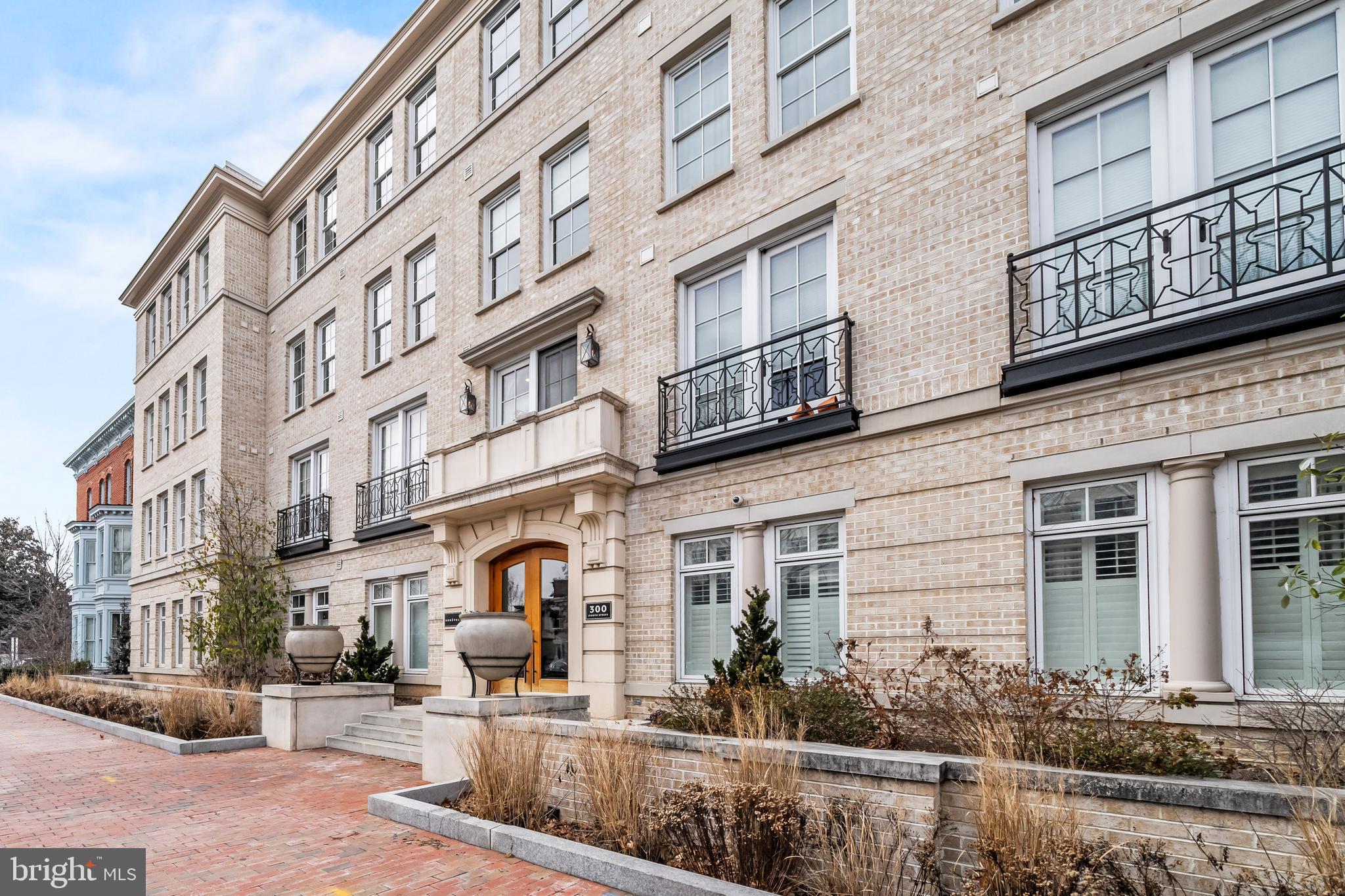300 8th St NE #307