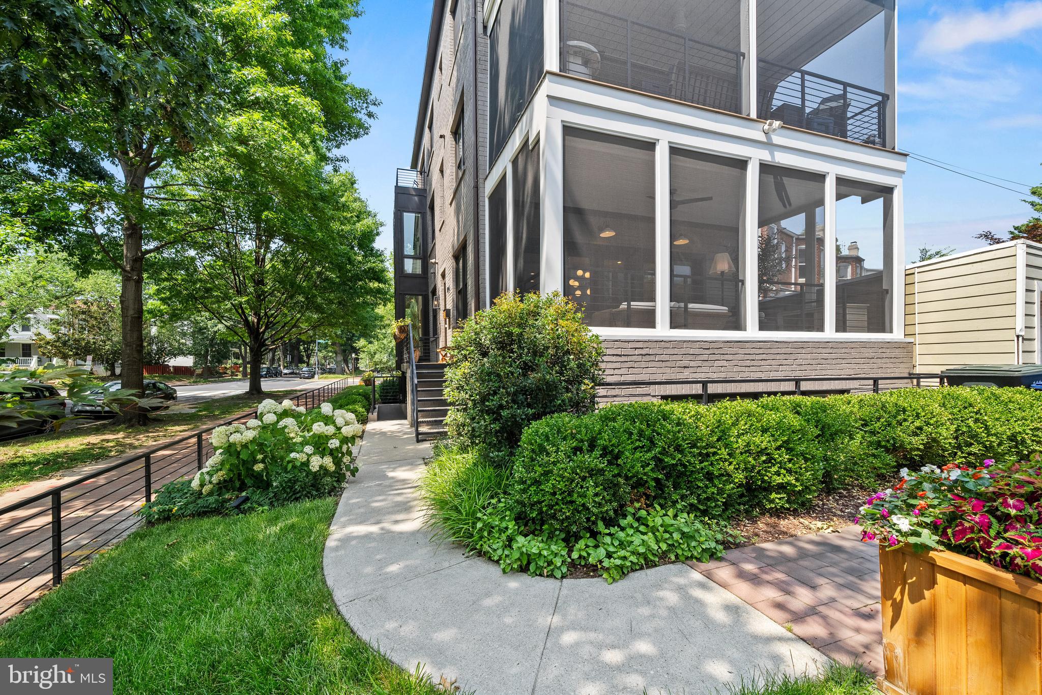 1401 South Carolina Ave SE #1