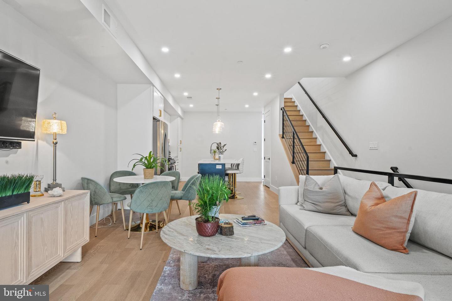 1509 D St NE #2