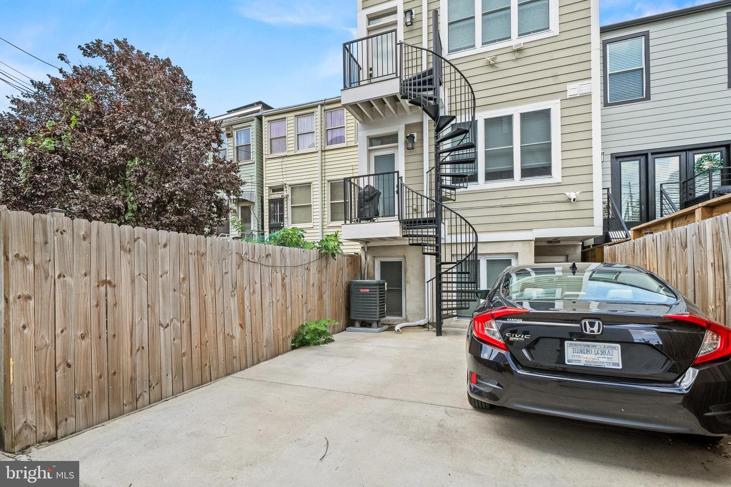 1509 D St NE #2
