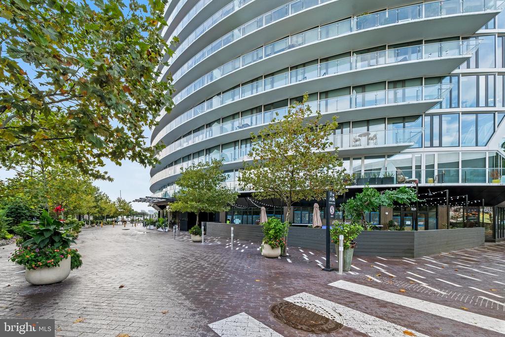 601 WHARF STREET SW 704