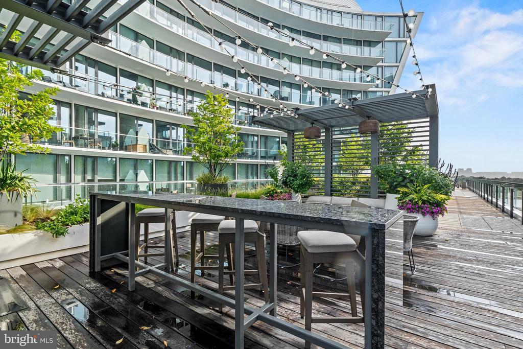 601 WHARF STREET SW 704