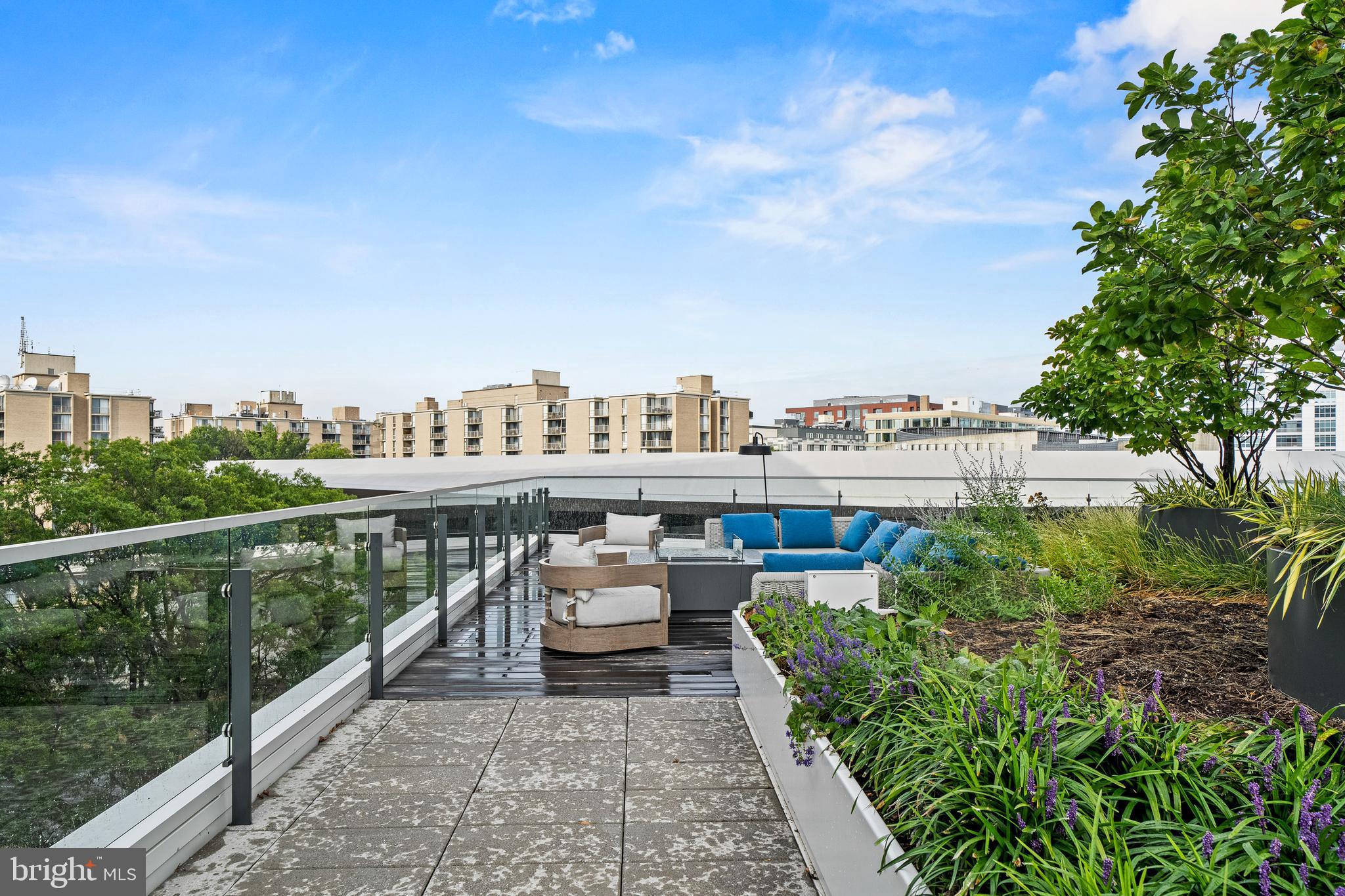 601 WHARF STREET SW 704