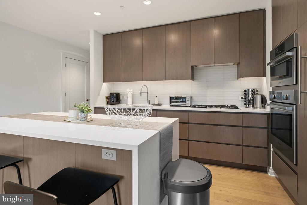 2501 M STREET NW 306