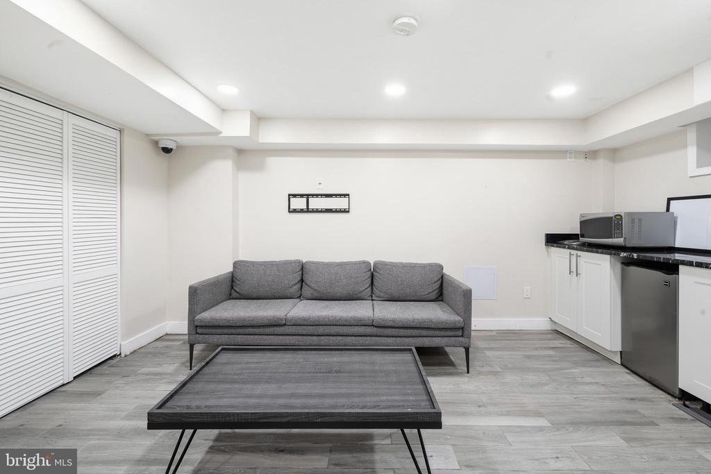 1125 12TH STREET NW 81