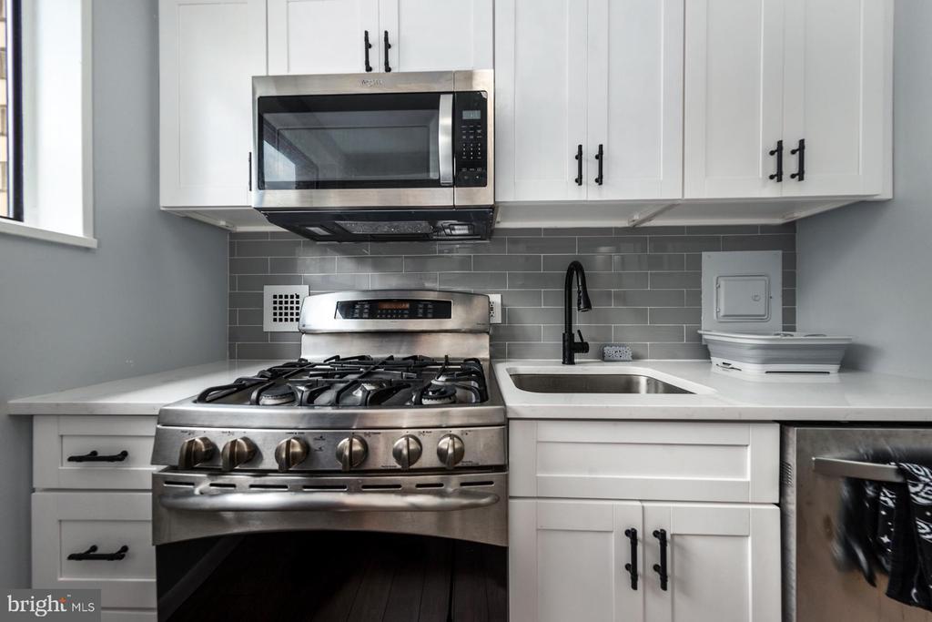 305 C STREET NE Unit: 104