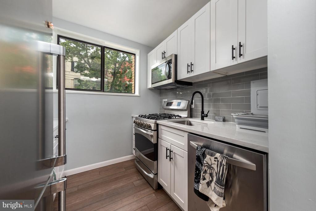 305 C STREET NE Unit: 104
