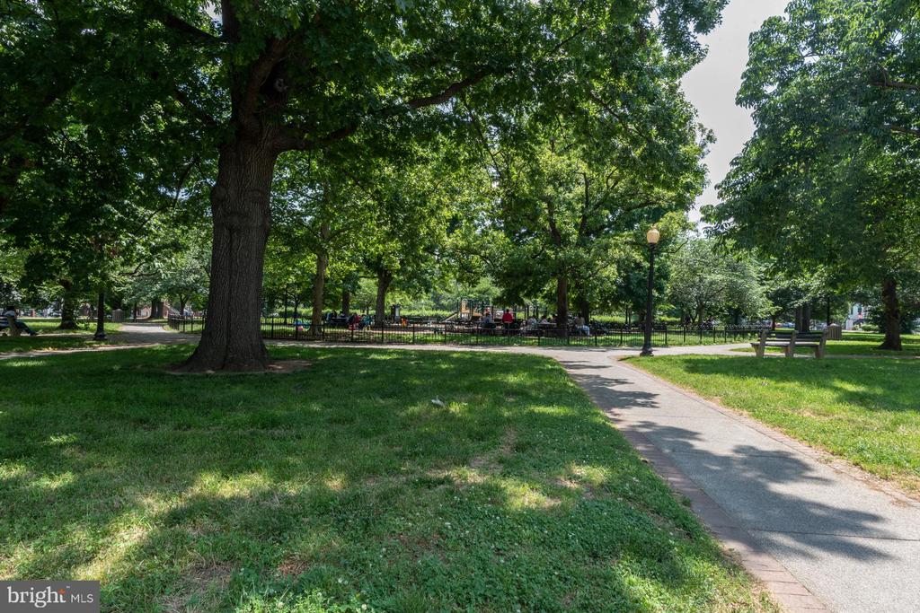 305 C STREET NE Unit: 104
