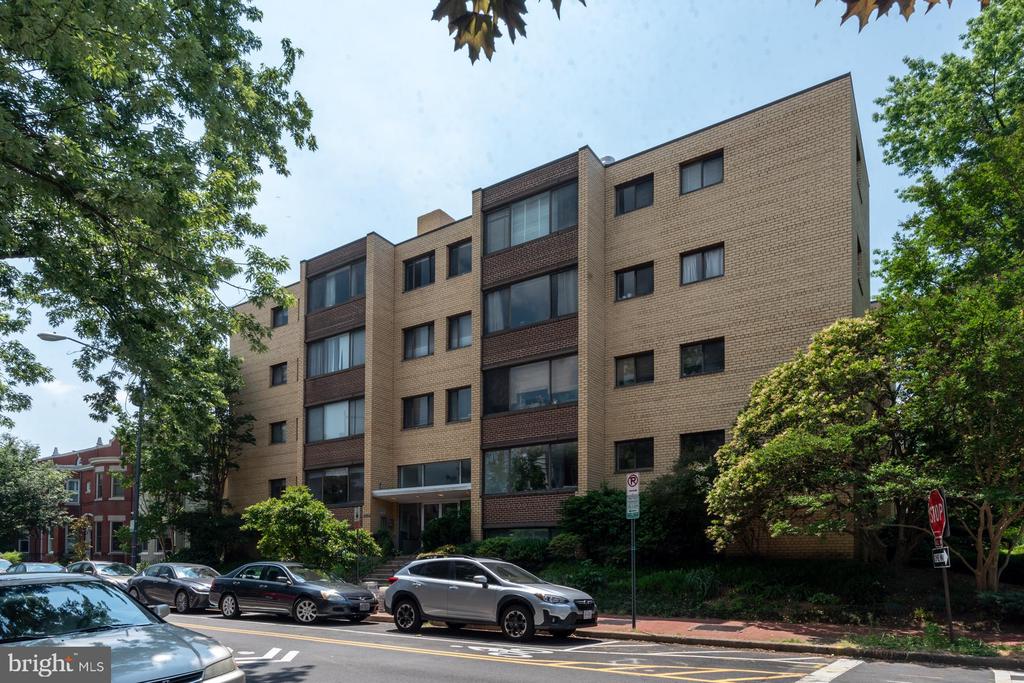 305 C STREET NE Unit: 104