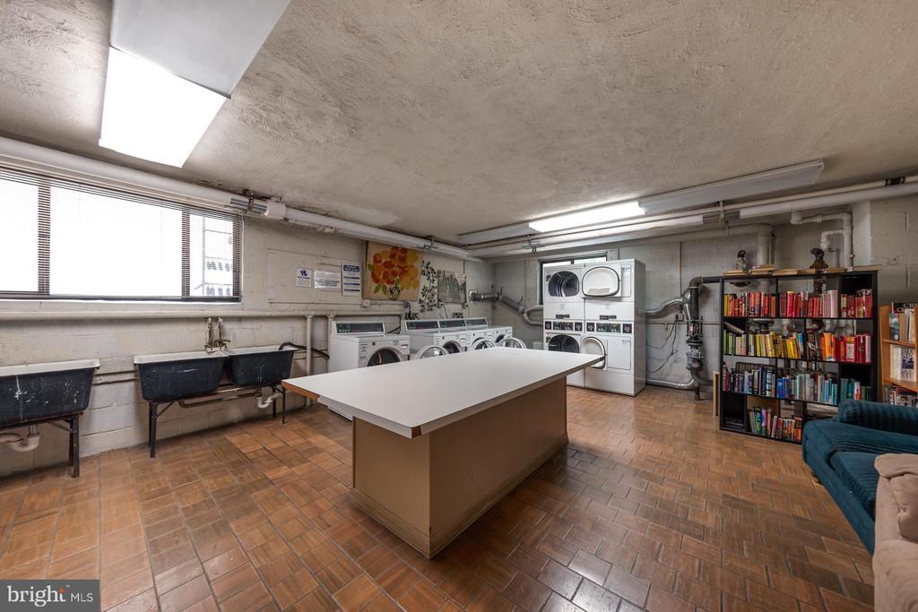 305 C STREET NE Unit: 104