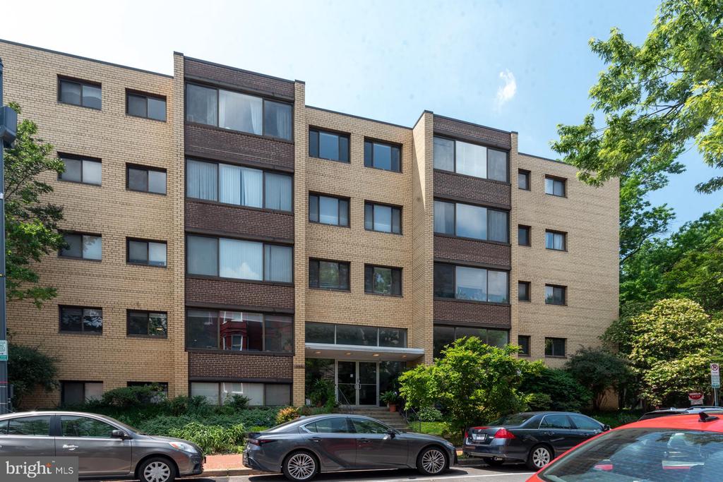 305 C STREET NE Unit: 104