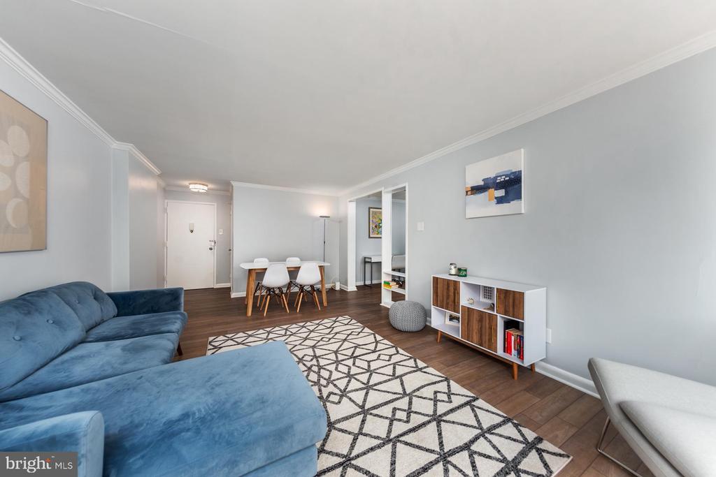 305 C STREET NE Unit: 104