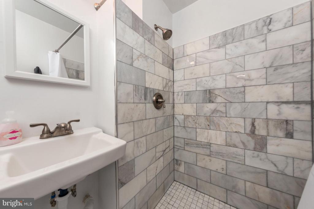 305 C STREET NE Unit: 104