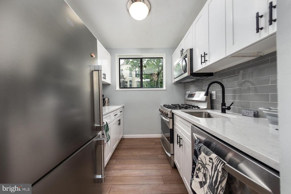 305 C STREET NE Unit: 104