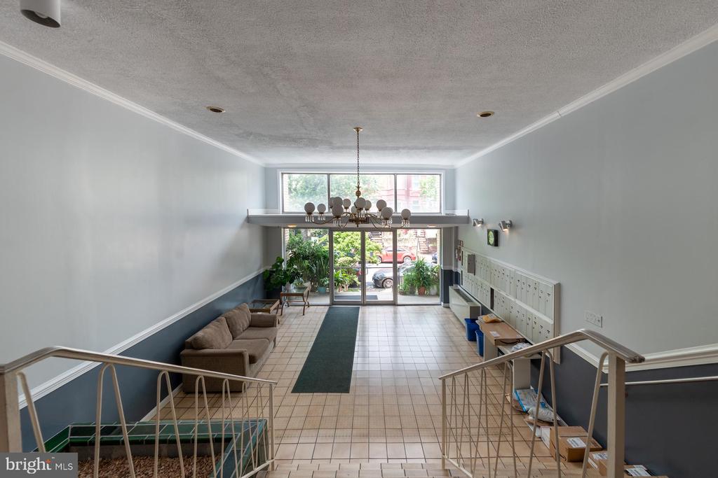 305 C STREET NE Unit: 104