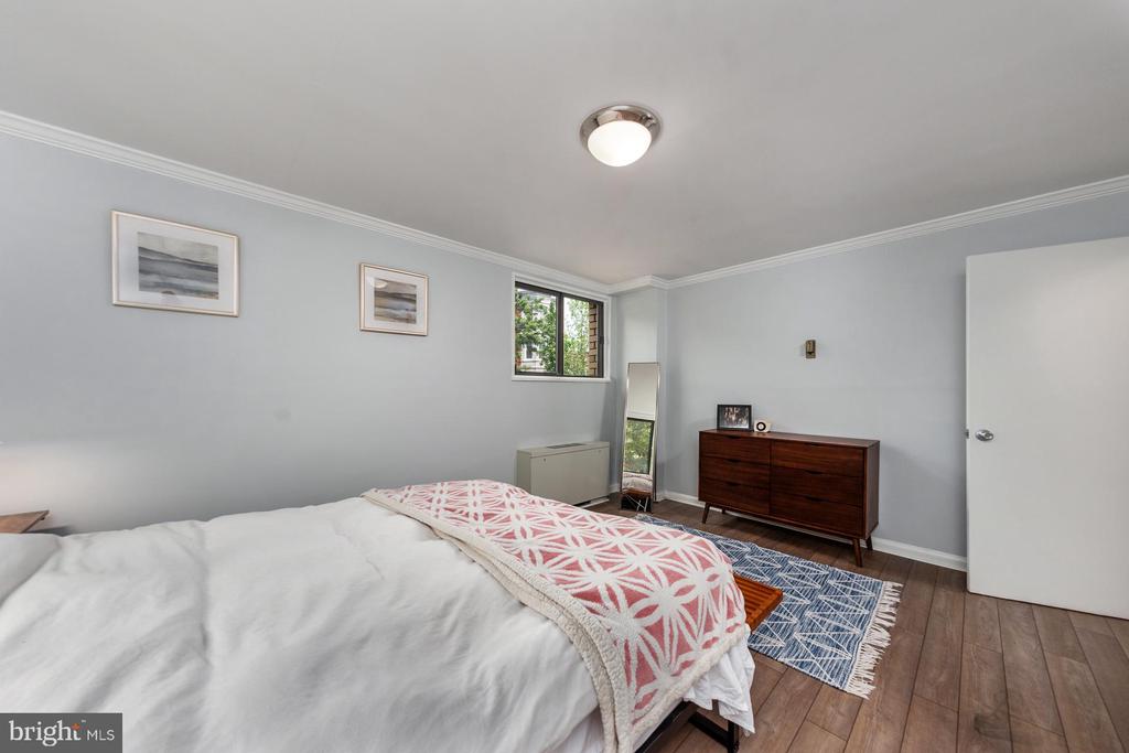305 C STREET NE Unit: 104