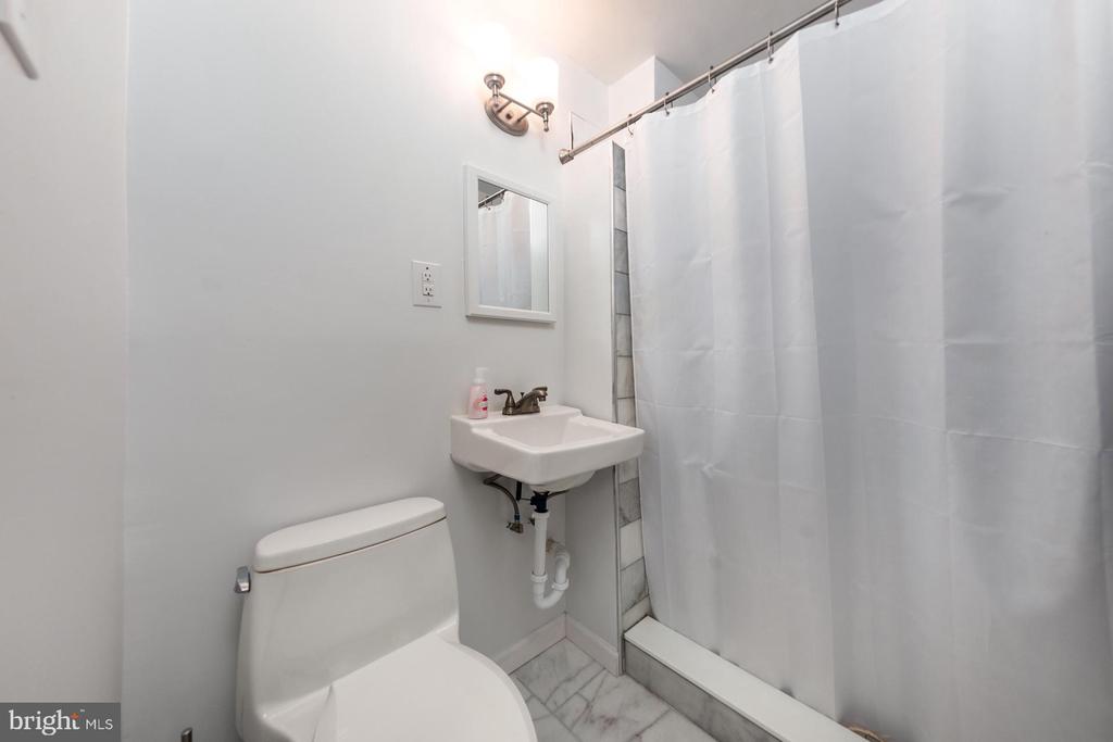 305 C STREET NE Unit: 104