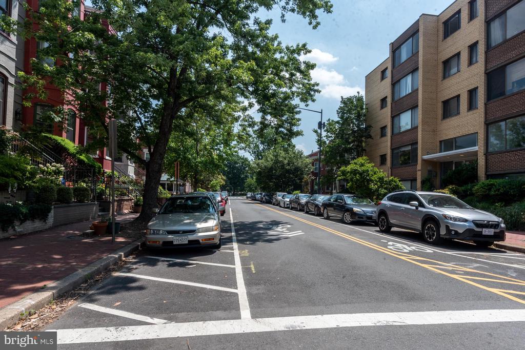 305 C STREET NE Unit: 104
