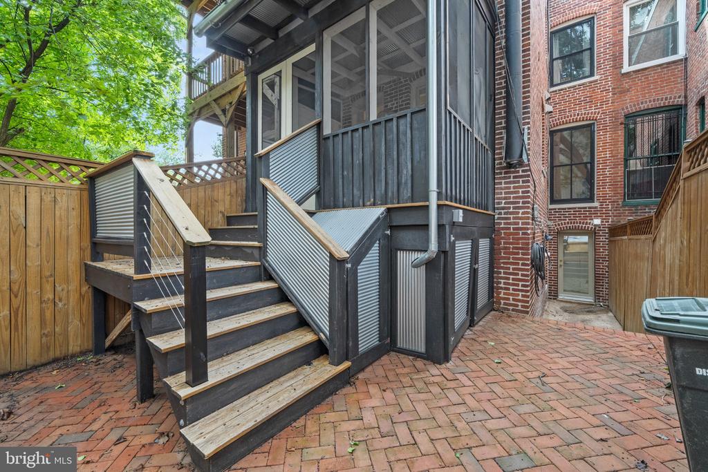 158 12TH STREET SE