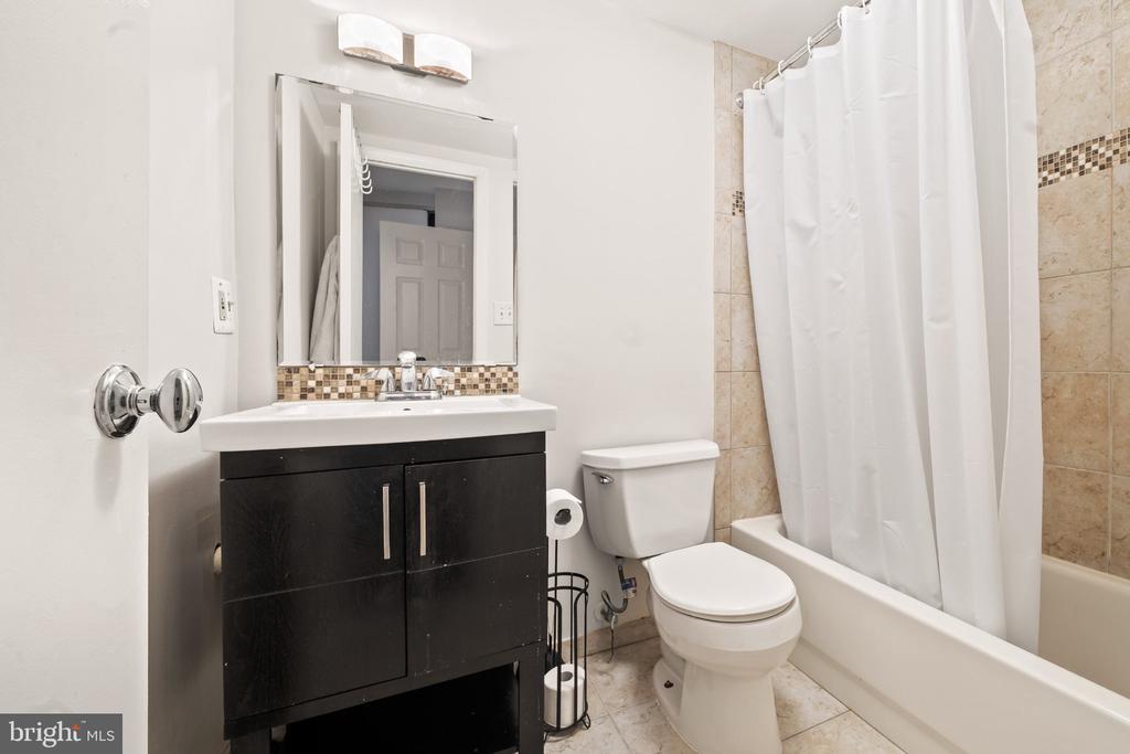 1239 VERMONT AVENUE NW Unit: 102