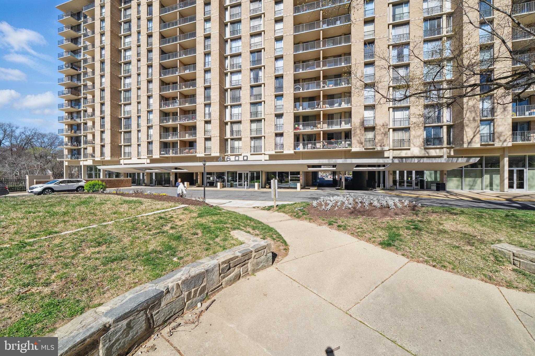 4600 S Four Mile Run Dr S #911