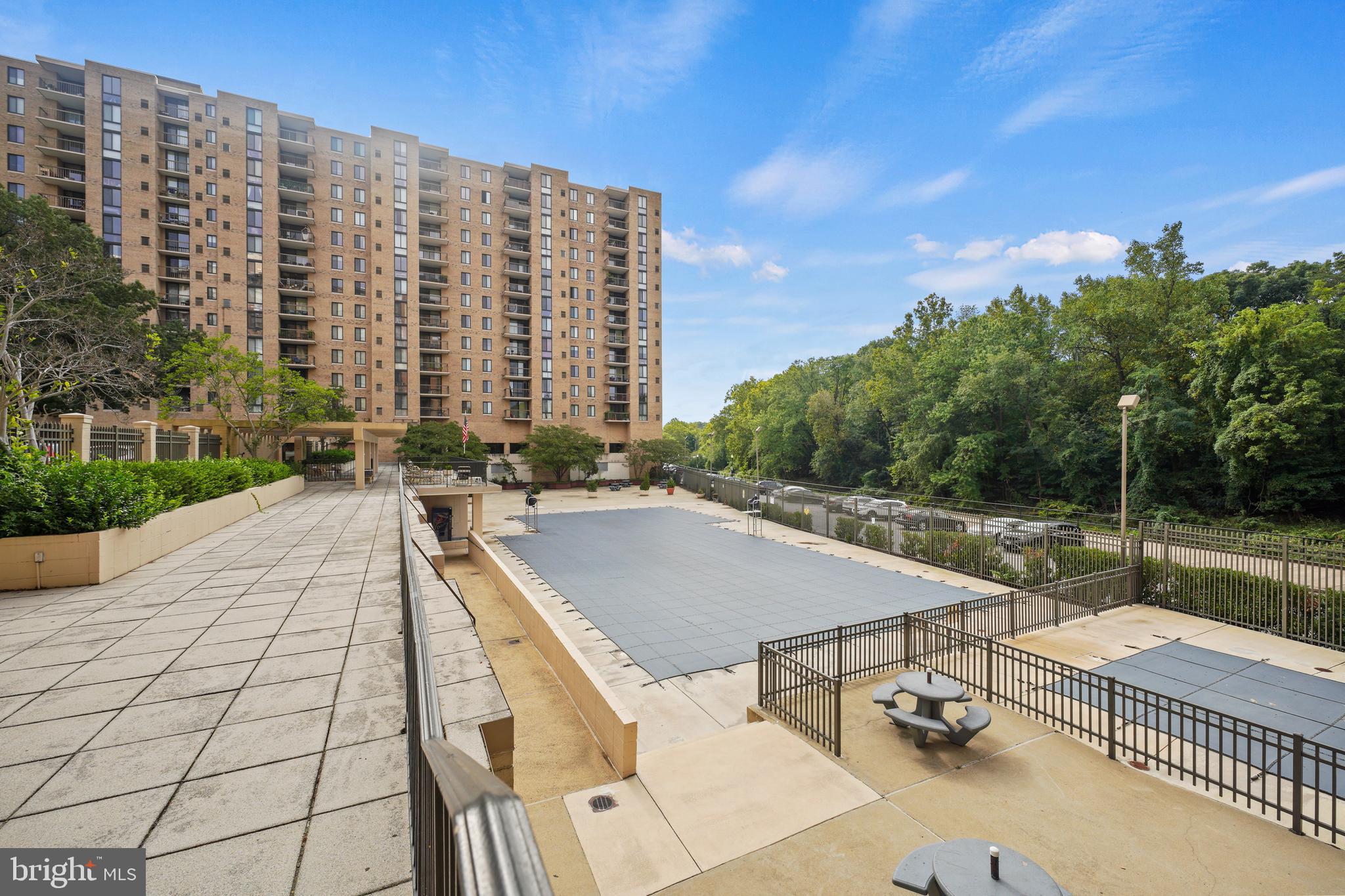 4600 S FOUR MILE RUN DRIVE S 1131